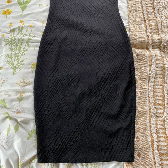 Black Midi Form fitting dress - Picture 3 of 3